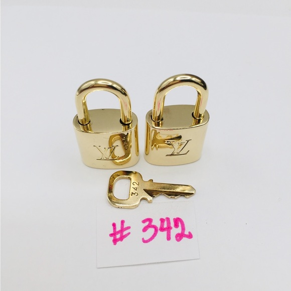 Louis Vuitton lock and key - Picture 1 of 8